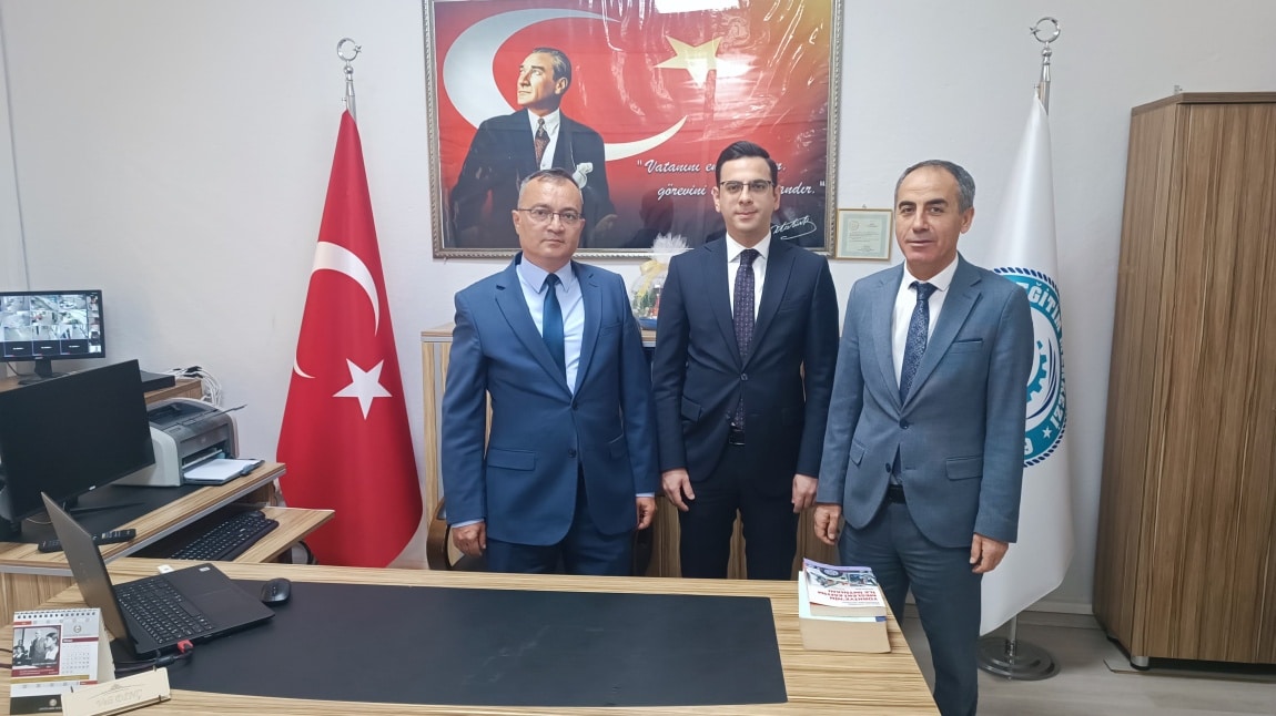 KAYMAKAM ADAYI MÜDÜRÜMÜZÜ ZİYARET ETTİ.